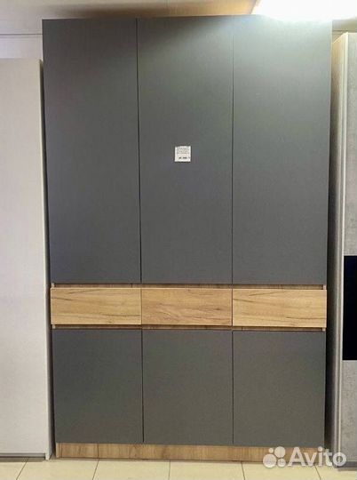 Шкаф 3-х створчатый