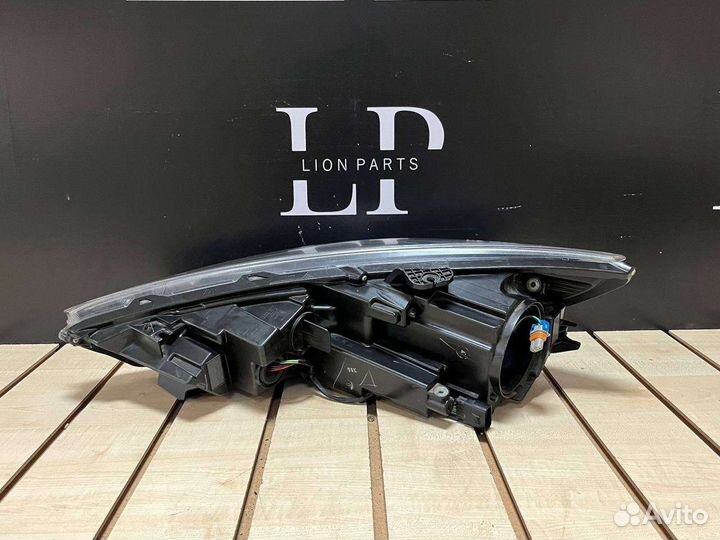 Фара правая FAW Besturn X80 фав Бестурн Х80 2018