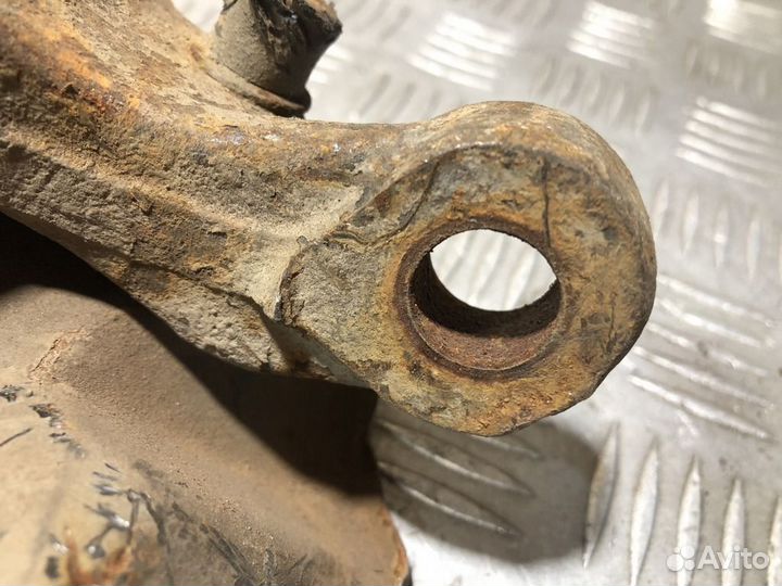 Кулак поворотный передний левый E 210