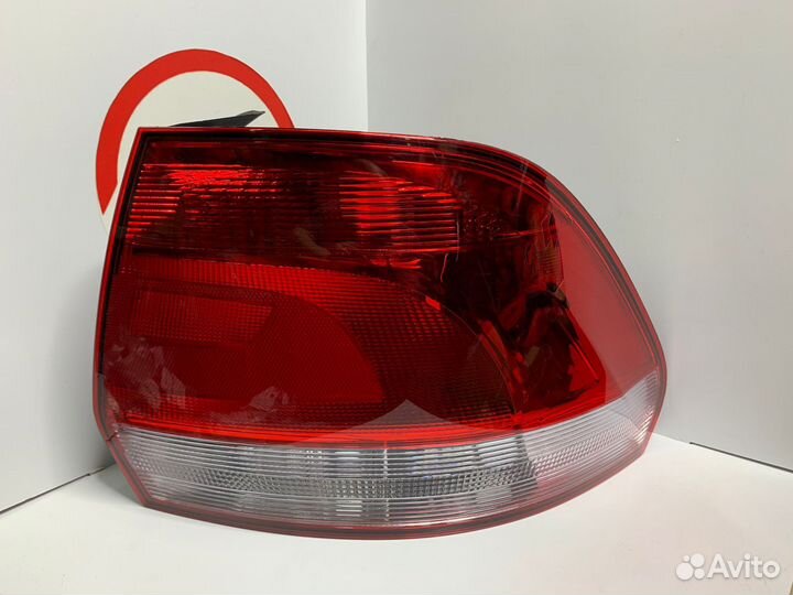 Фонарь задний правый VW Polo 10-15