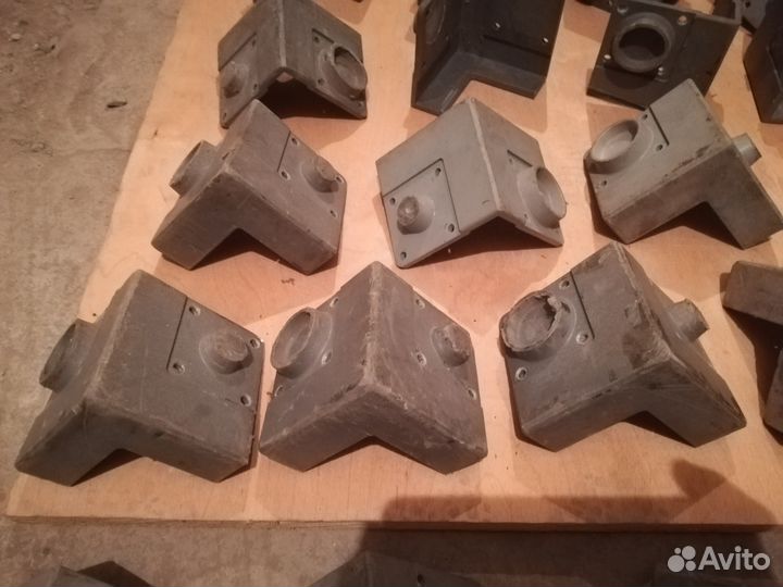 Уголки для колонок или кейсов