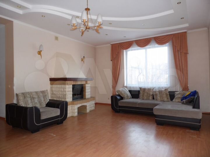 Коттедж 450 м² на участке 10 сот.