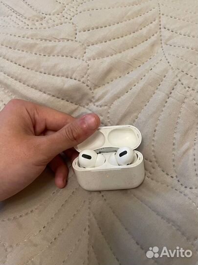 AirPods Pro with Wireless Charging Case
