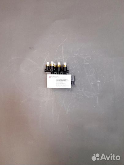 Блок клапанов пневмоподвески Audi Q7 4M. Гарантия