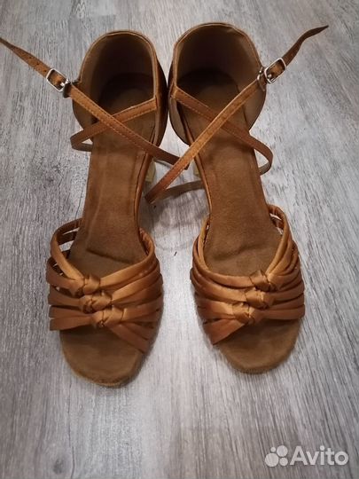 Латинские туфли для спортивных бальных танцев