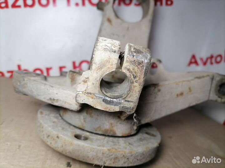 Поворотный кулак правый Peugeot 206