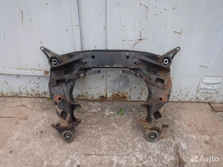 Подрамник передний Audi A6 A4 / Passat B5 / Superb