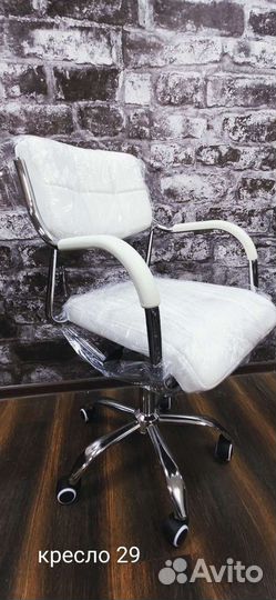 Кресло на металлическом каркасе хром