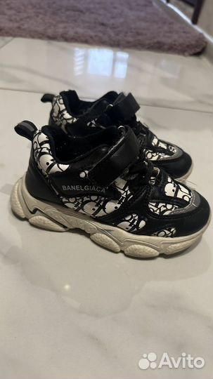 Кроссовки детские