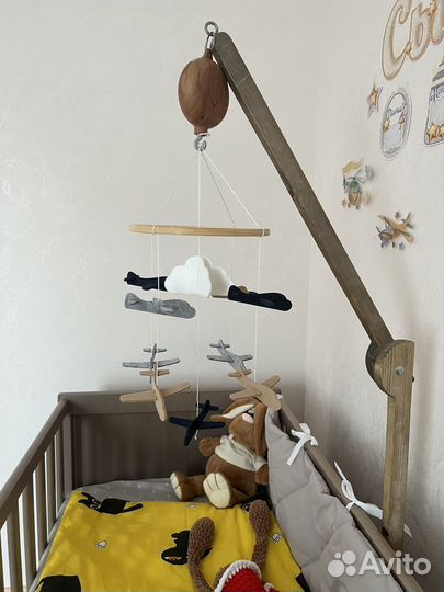 Музыкальный мобиль из фетра самолетики