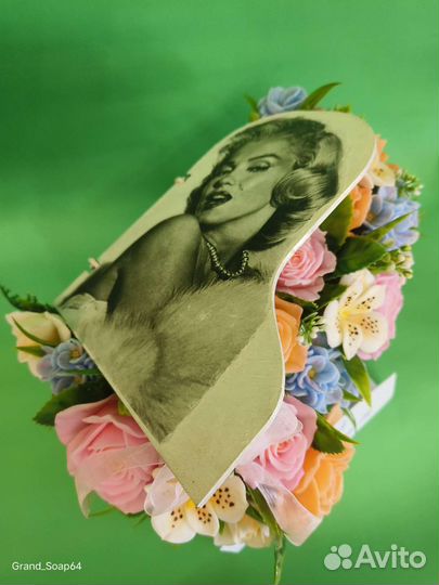 Флористическая композиция из мыла