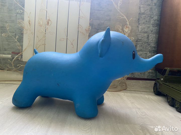 Игрушка попрыгун. Слон
