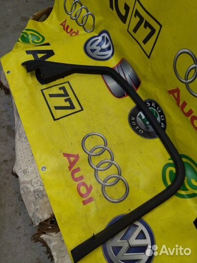 Облицовка рамки двери задняя левая Audi A4 седан