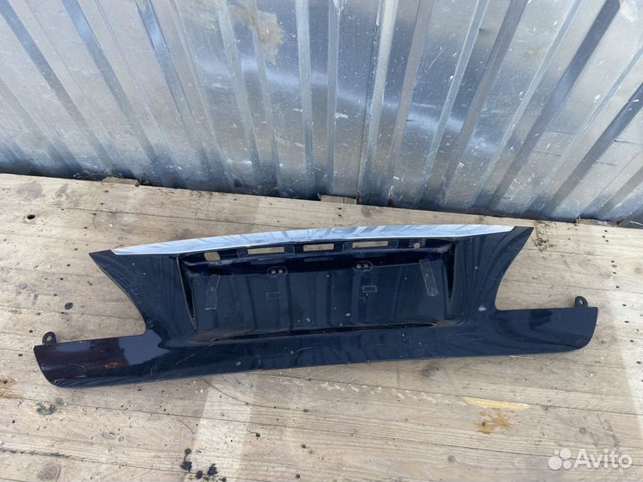 Накладка на крышку багажника Lexus ls