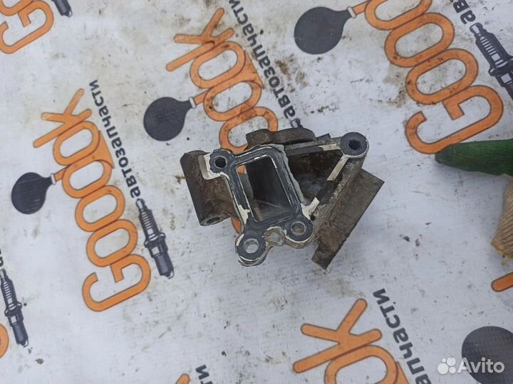 Корпус помпы QR20DE Nissan X-Trail T30