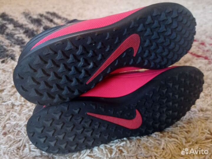 Футбольные бутсы, сороконожки