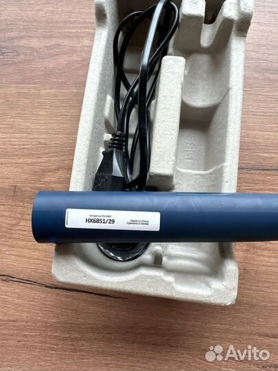 Электрическая зубная щетка Philips Sonicare 5100