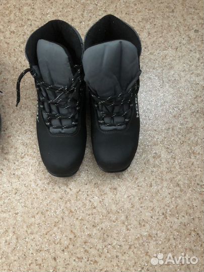 Лыжные ботинки