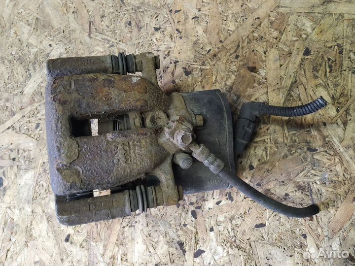 Суппорт задний VW Passat CC