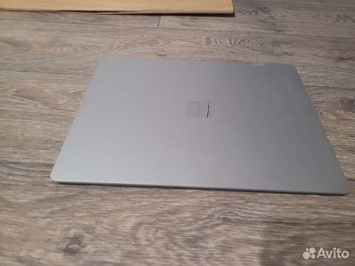 Microsoft surface laptop 2