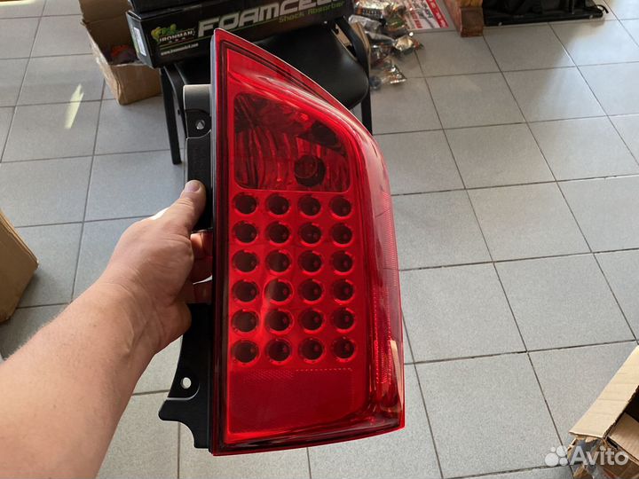 Задний правый фонарь Ниссан / QX56