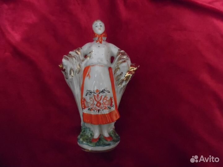 Девушка С ВДНХ и фарфор СССР