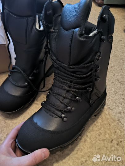 Ботинки с высокими борцами для низких температур