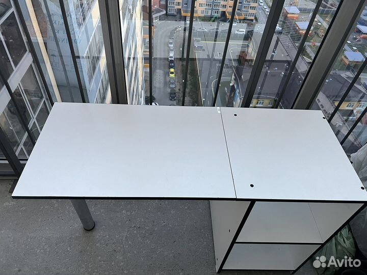 Маникюрный стол