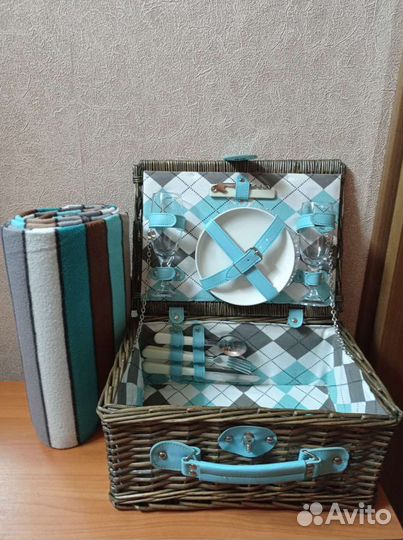 Набор посуды для пикника с пледом