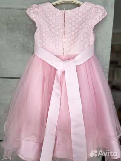 Продам нарядное платье для девочки