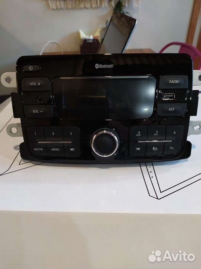 Штатная магнитола рено сандеро степвей