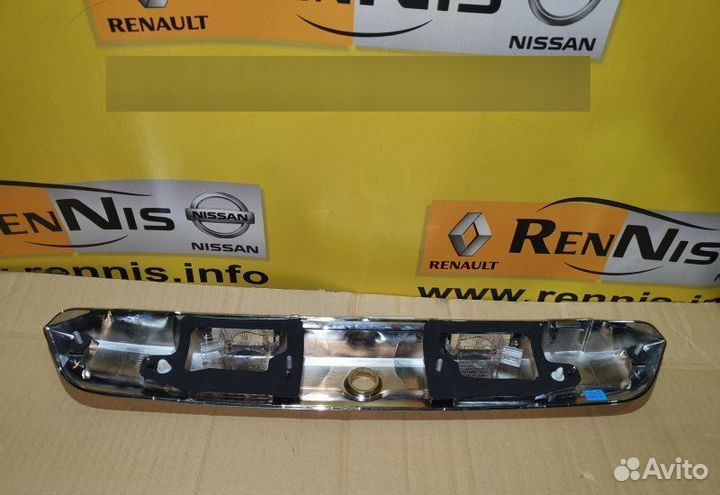 Накладка крышки багажника Nissan Terrano D10