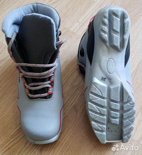 Лыжи, палки и ботинки