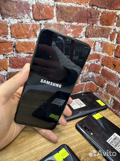 Samsung Galaxy A20, 3/32 ГБ