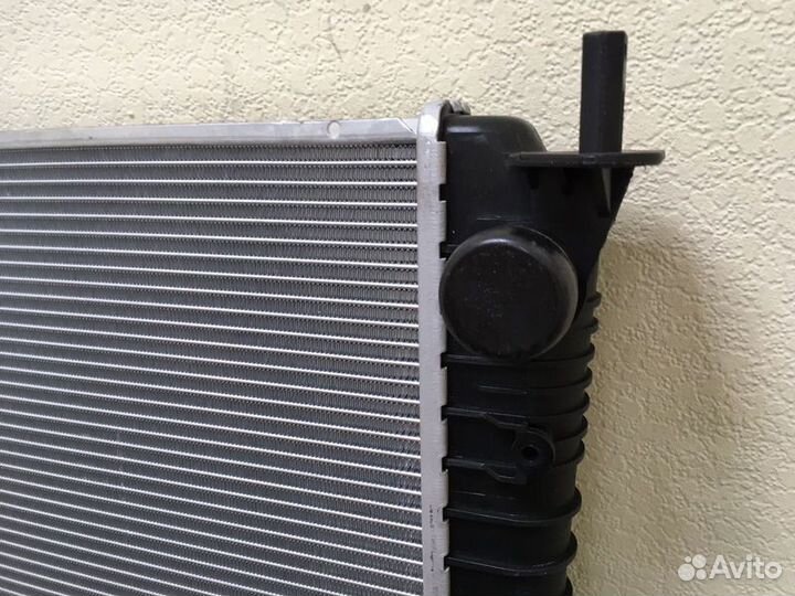 Радиатор opel/renault vivaro/trafic II 01- 2.5DTi