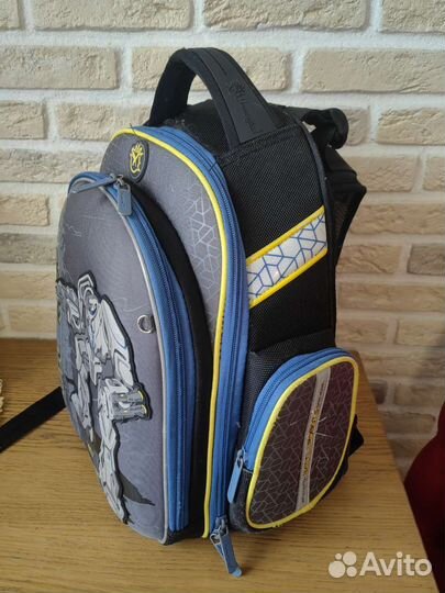 Школьный рюкзак hummingbird для мальчика