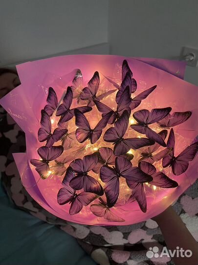 Светящийся букет из бабочек