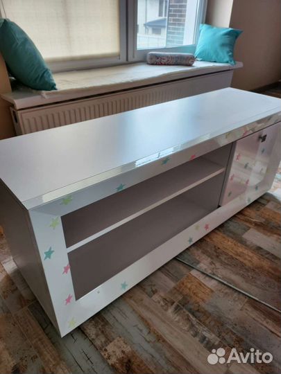 Тумба под телевизор белая глянец