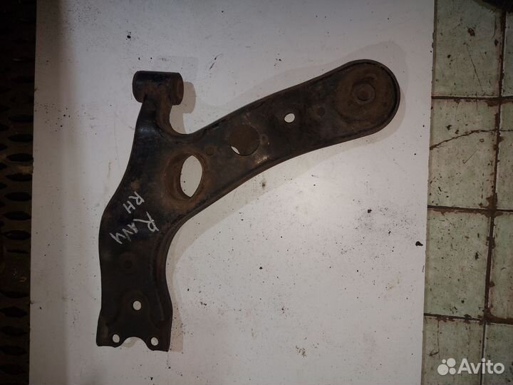 Рычаг передний правый Toyota Rav4 30