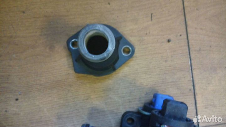 Фланцы системы охлаждения Пассат б3