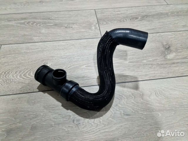 Патрубок радиатора Ауди А4 Б5, А6 С5, VW 8D0121049