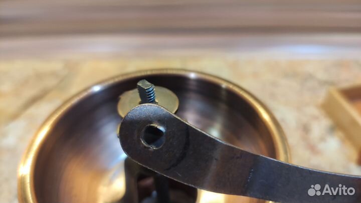 Кофемолка жерновая ручная