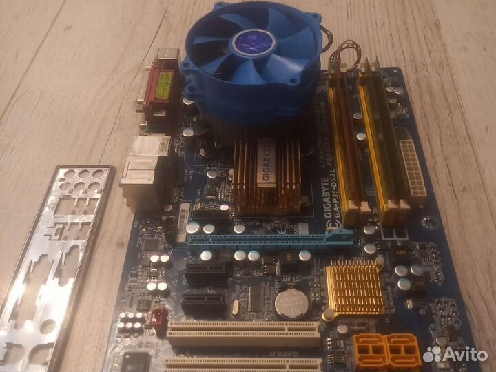 Материнская плата с процессором и памятью