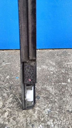 Молдинг стекла передний правый Ford Mondeo 4