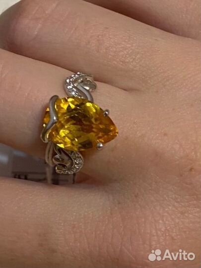 Серебряное кольцо с цирконом