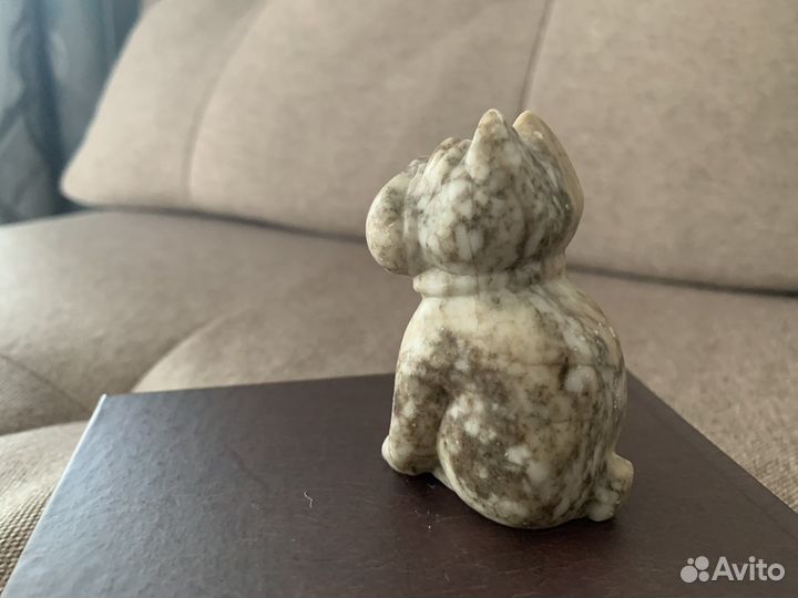 Собака статуэтка из камня