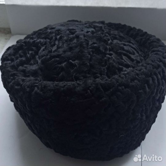 Шапка каракулевая женская