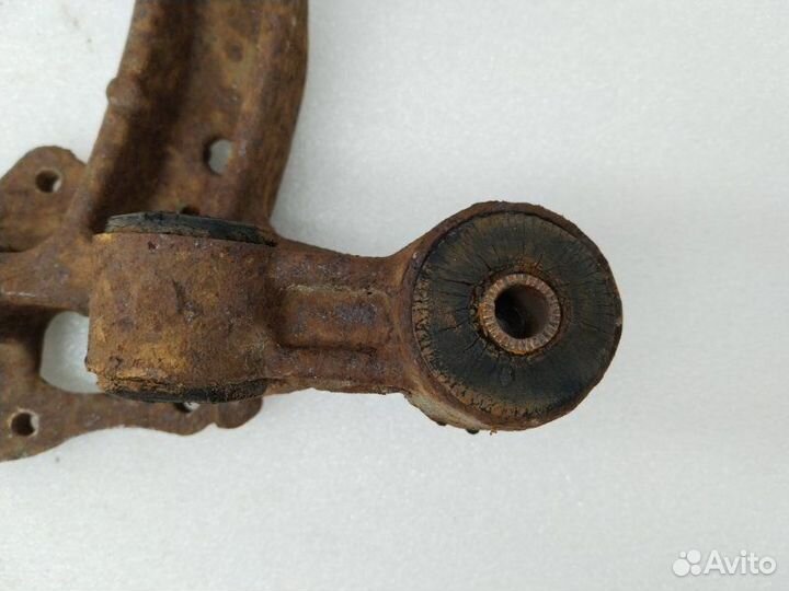 Кулак поворотный задний правый Toyota Camry XV30