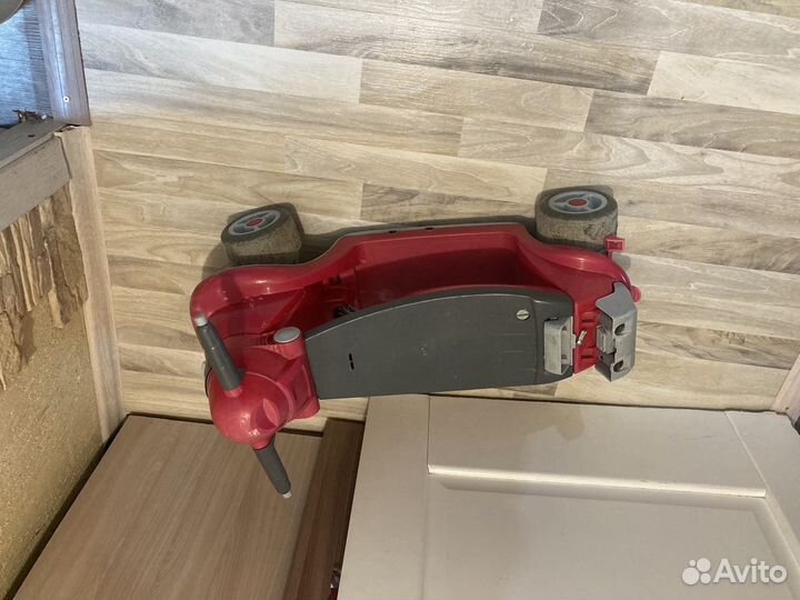 Машина каталка с ручкой 3в 1