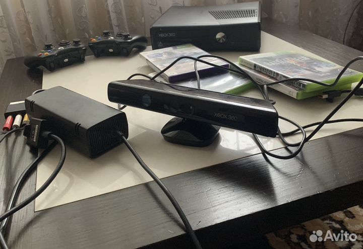 Игровая приставка Microsoft Xbox 360 + сенсор kine